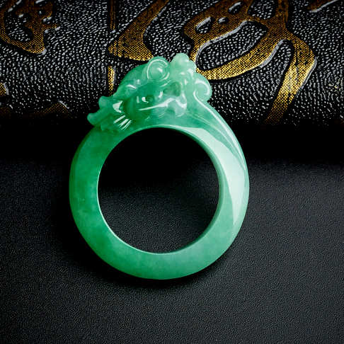 糯种阳绿翡翠龙首戒指-翡翠-细糯种-B153216G31015