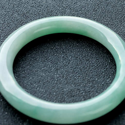 56.5mm糯冰种浅绿翡翠圆镯-翡翠-冰糯种-E15BK18K29003