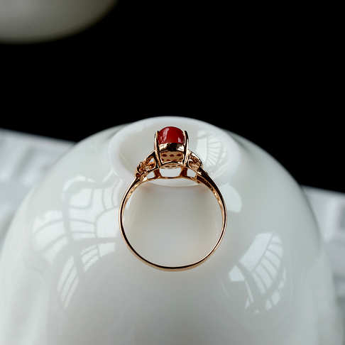 金镶钻阿卡牛血红珊瑚戒指--红珊瑚-阿卡-B103416J21003