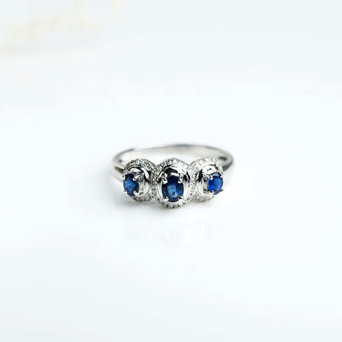 金镶钻深蓝色蓝宝石戒指--蓝宝石-B250217C07002