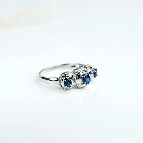 金镶钻深蓝色蓝宝石戒指--蓝宝石-B250217C07002