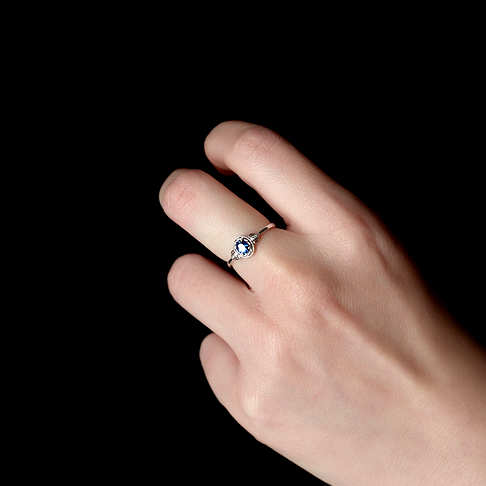 深蓝色蓝宝石戒指--蓝宝石-F25CM21L21010